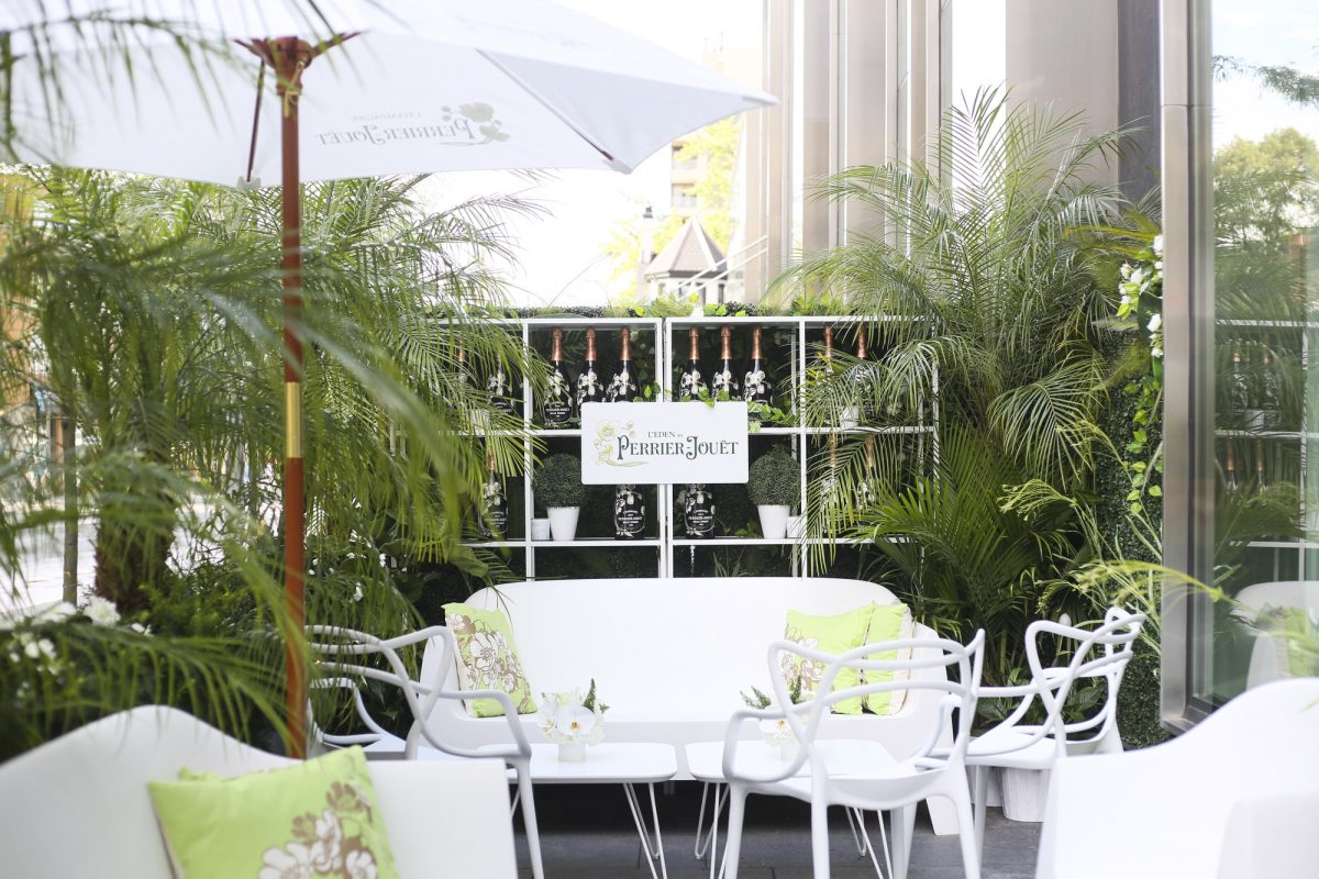 L'Eden by Perrier-Jouët is an enchanting outdoor hideaway at Yorkville's d|bar patio that'-s the perfect setting to sip champagne and enjoy "bubbles and bites" inspired cuisine. (CNW Group/Corby Spirit and Wine Communications)